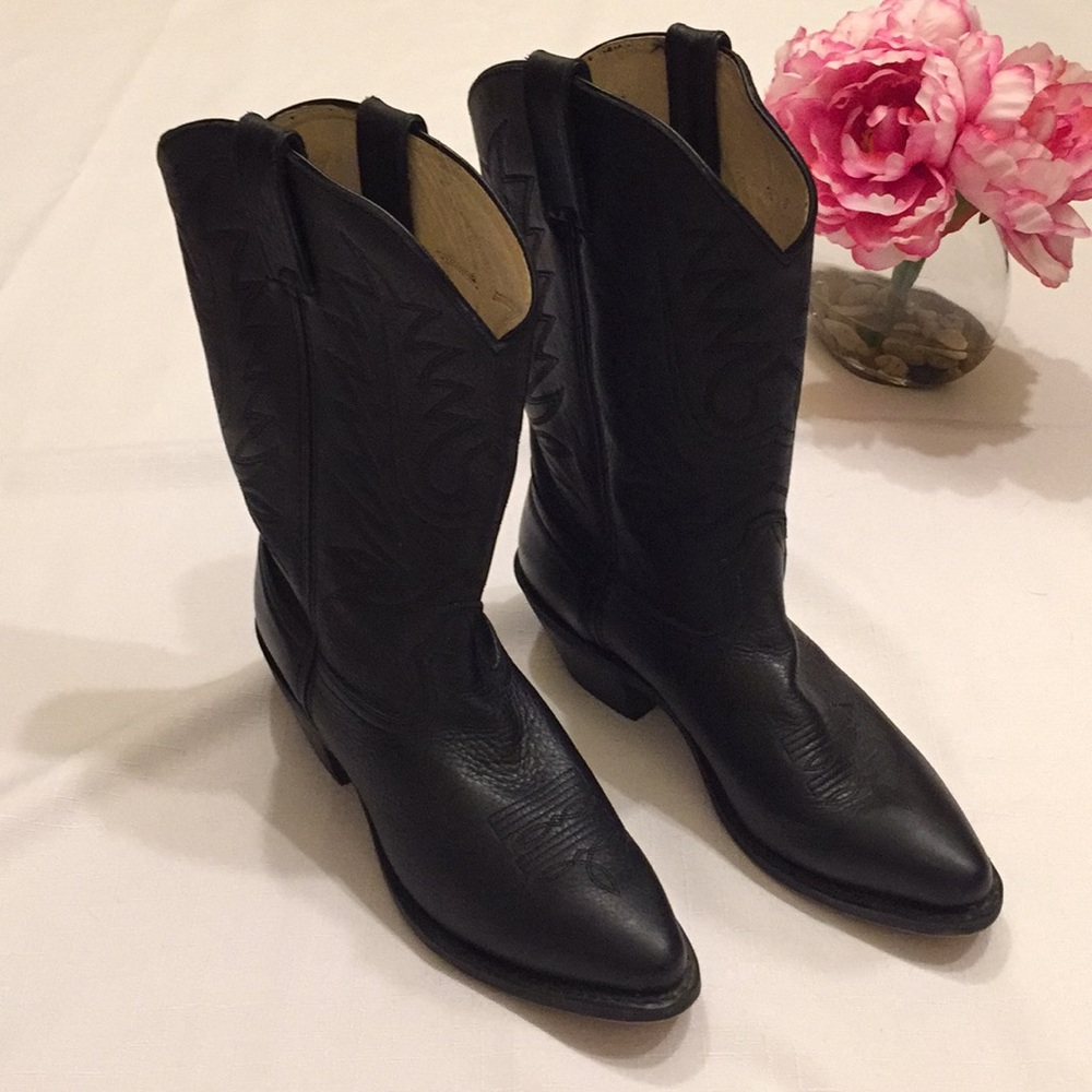Durango black pointed toe cowboy boots